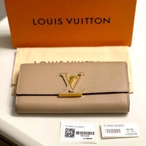 AUTHENTIC Louis Vuitton Capucines Wallet
